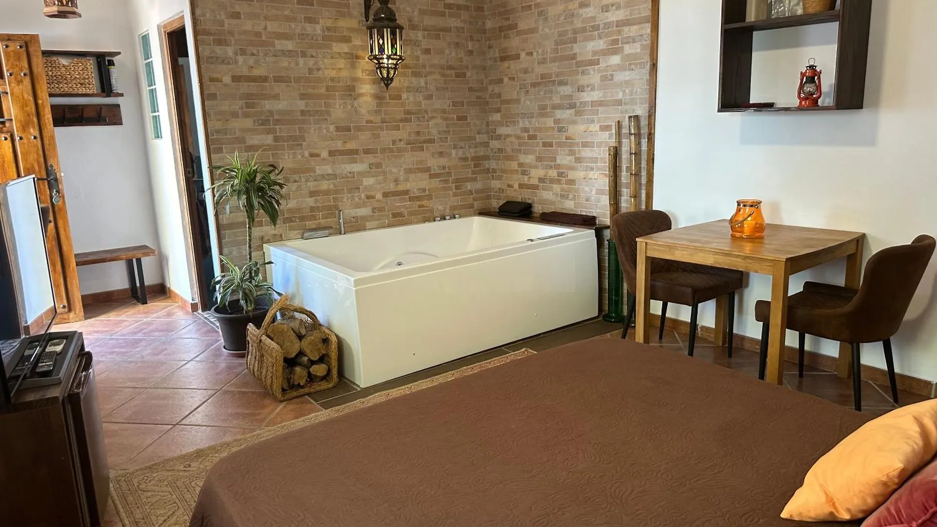 Romantico Estudio Rodeado De Naturaleza Con Jacuzzi Gigante location